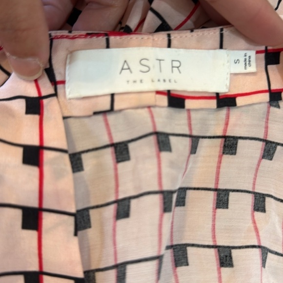 ASTR the Label Geometric Wrap Blouse – Pink Red Black Print – Size S - Picture 4 of 4